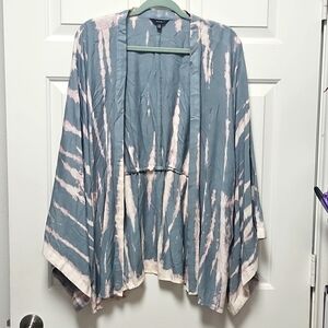 ~SOLD~✨️Sim & Sam Flowy Wide Arm Elastic Back Kimono Style Blouse Jacket